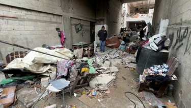 Zerstörte Häuser nach Angriffen in Rafah. | Bild: Bayerischer Rundfunk 2024